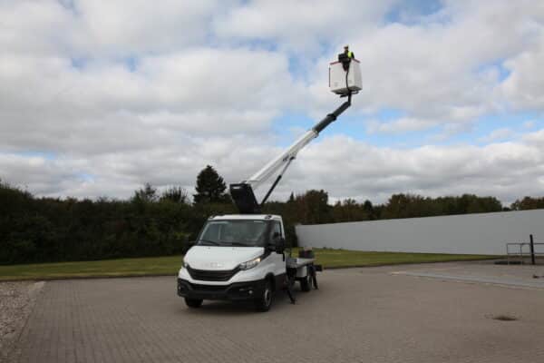 Versalift V-170 - Image 3